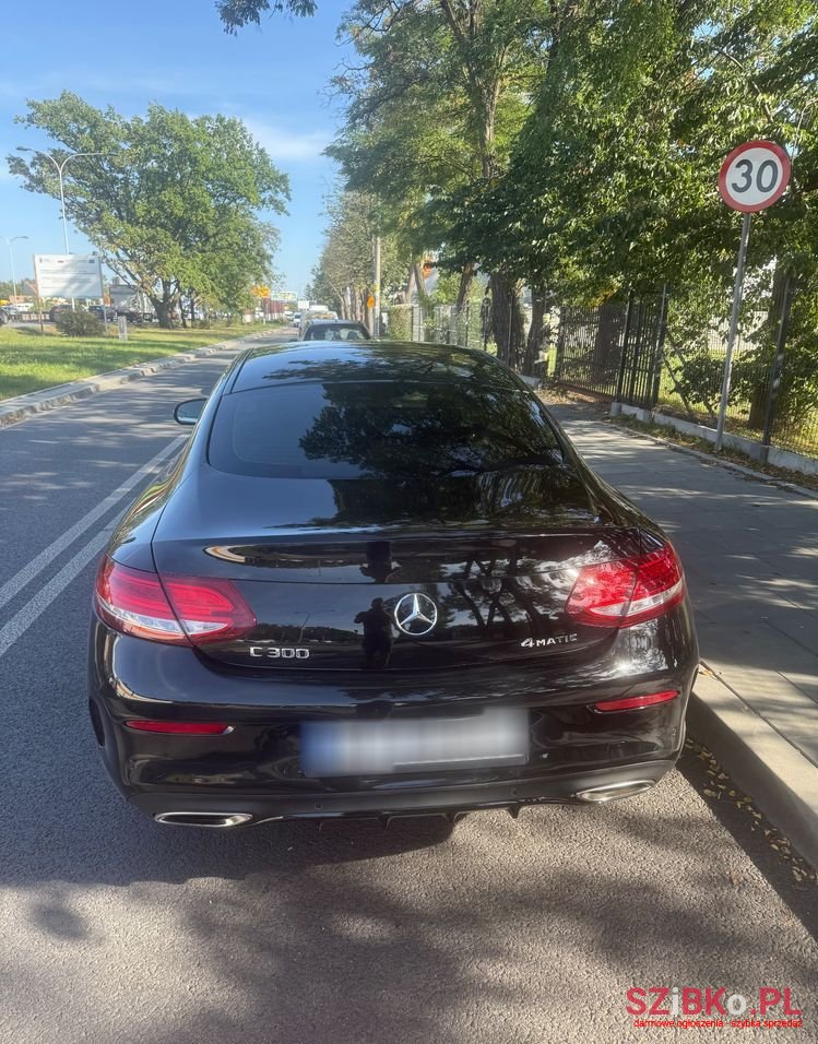 2016' Mercedes-Benz C-Class 300 9G-Tronic photo #5