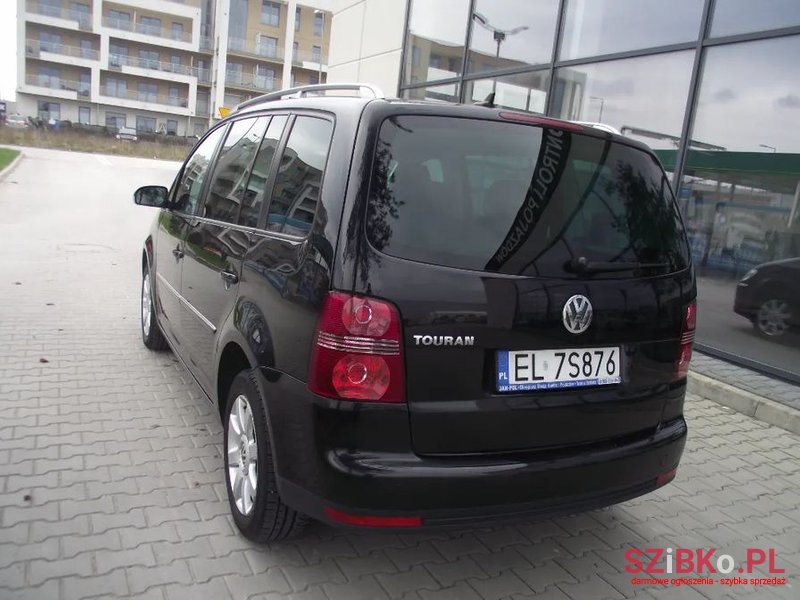 2007' Volkswagen Touran photo #5