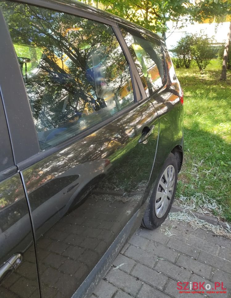 2010' Renault Grand Scenic photo #6