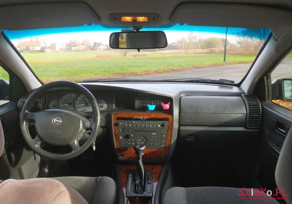 2001' Opel Omega photo #2