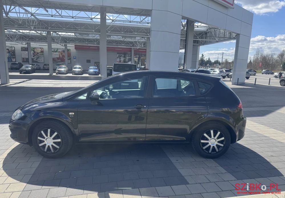 2010' SEAT Leon photo #2