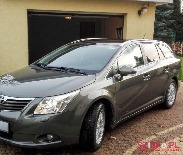 2010' Toyota Avensis photo #2