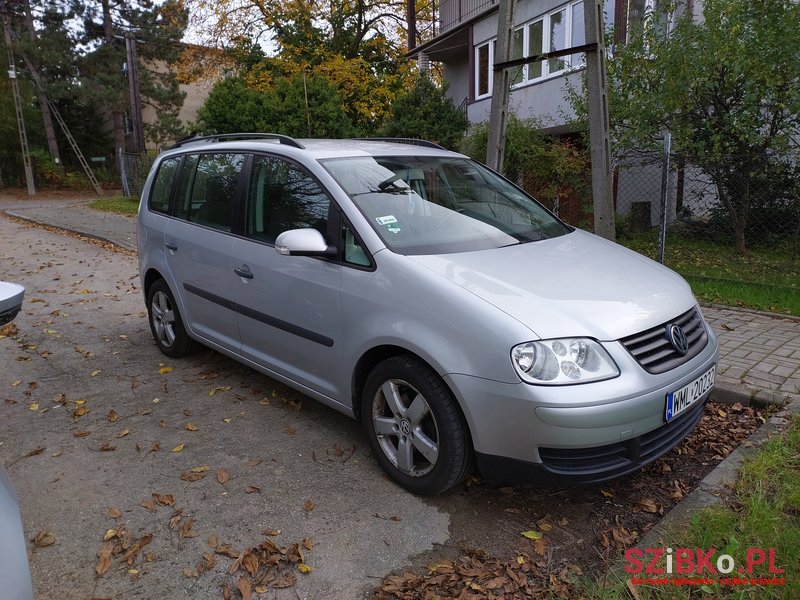 2004' Volkswagen Touran photo #3