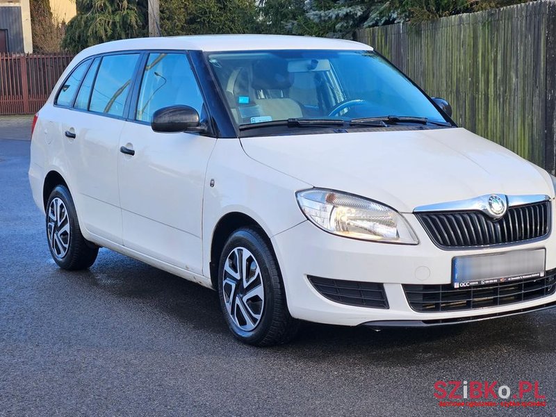 2011' Skoda Fabia photo #2