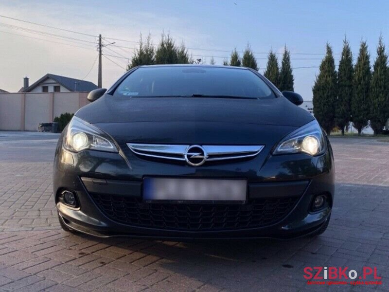 2012' Opel Astra photo #1