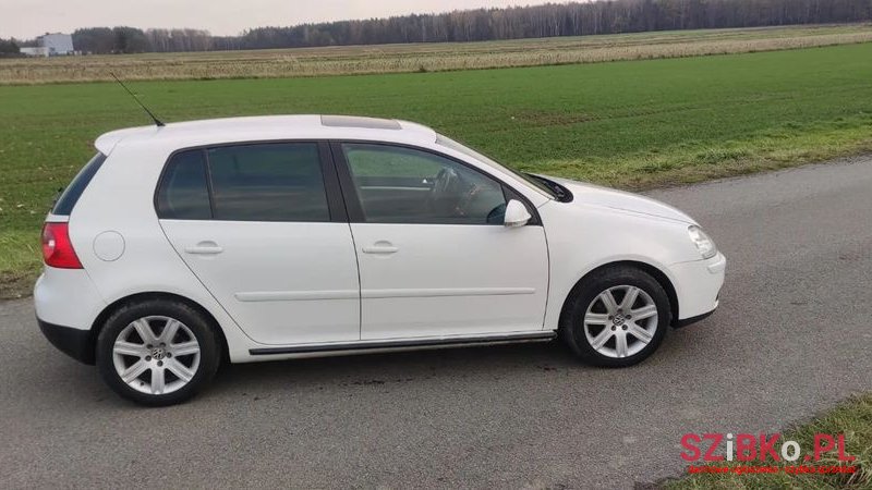 2008' Volkswagen Golf photo #3