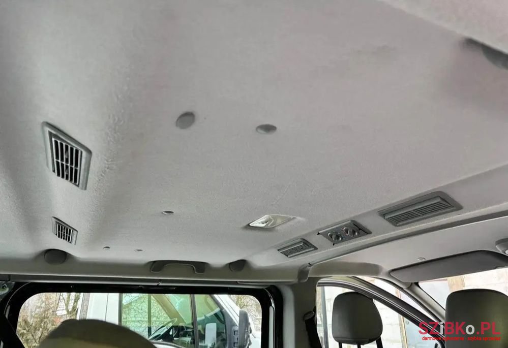 2013' Opel Vivaro photo #1