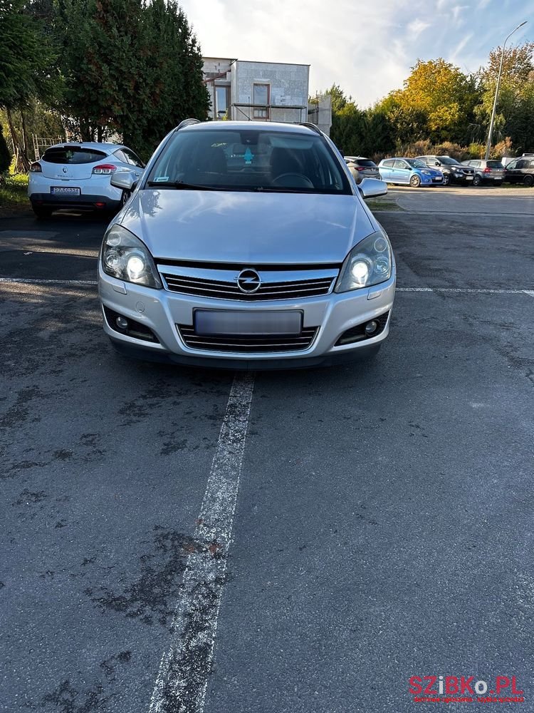 2008' Opel Astra Caravan photo #2