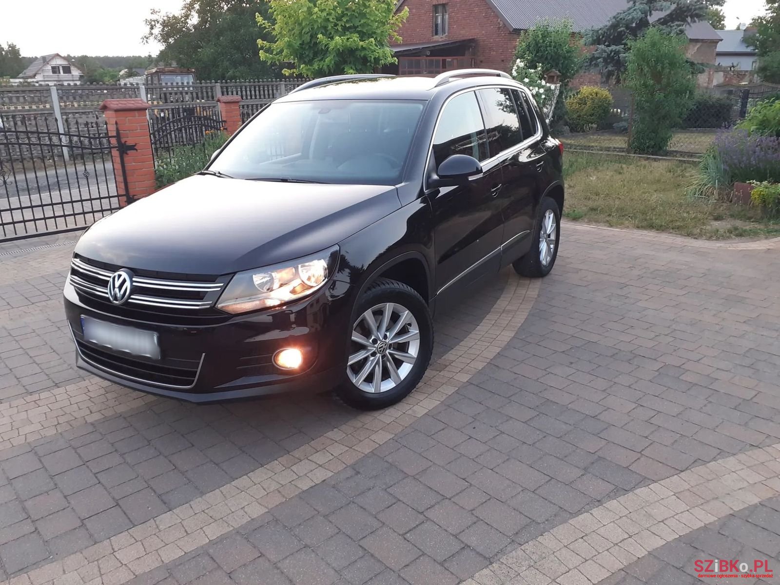 2012' Volkswagen Tiguan photo #2