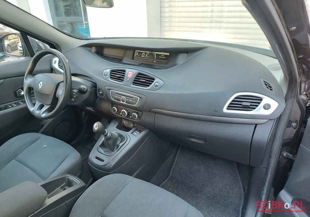 2010' Renault Grand Scenic photo #5