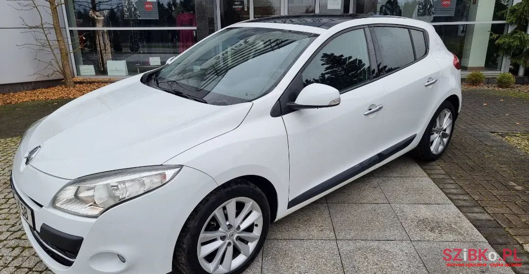 2011' Renault Megane photo #1