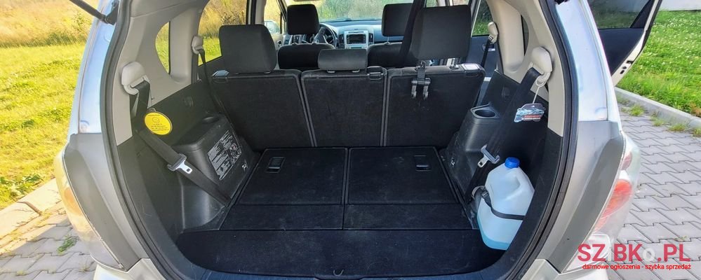 2005' Toyota Corolla Verso photo #3