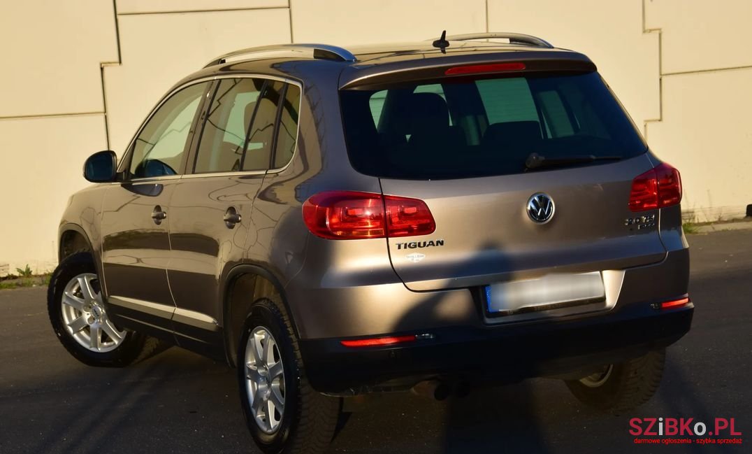 2011' Volkswagen Tiguan photo #2
