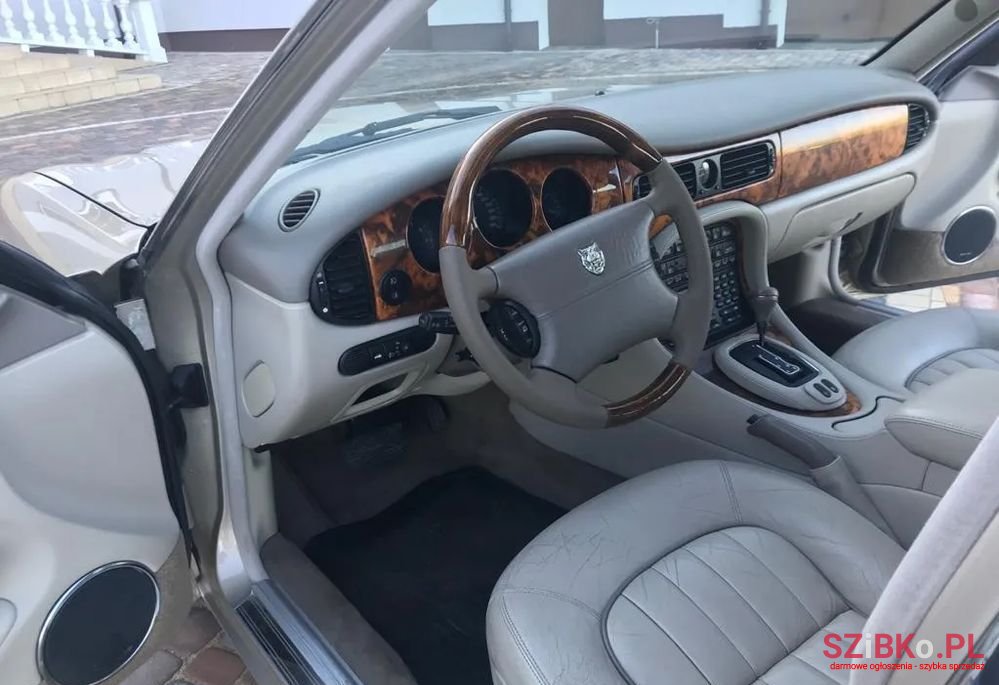 1998' Jaguar XJ photo #6