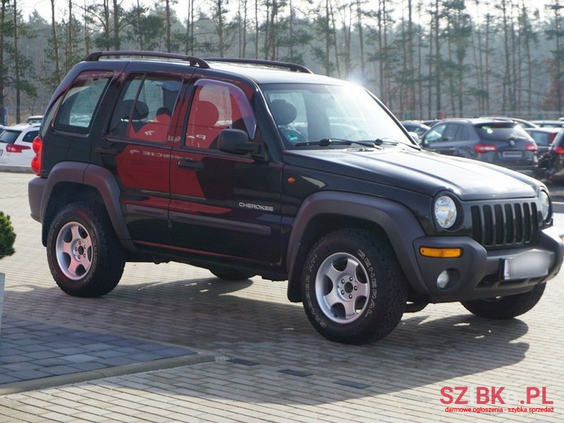 2004' Jeep Cherokee photo #2