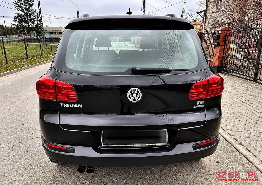 2012' Volkswagen Tiguan photo #6