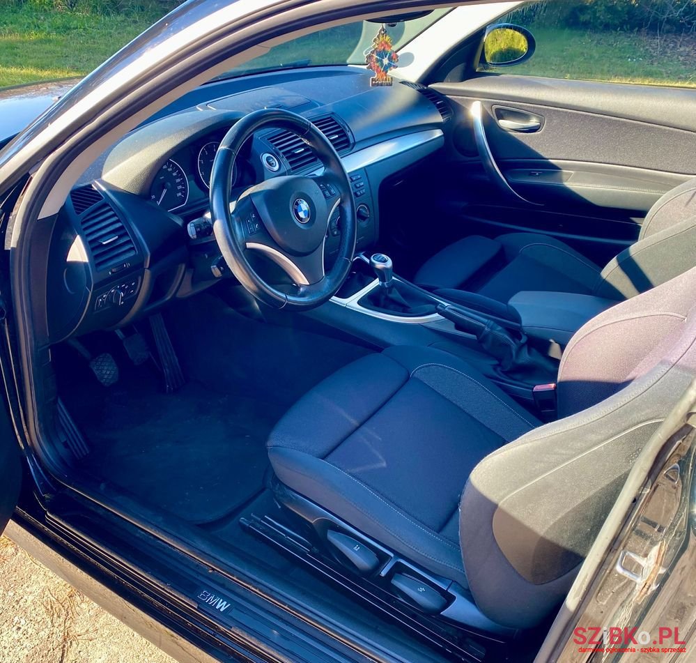 2009' BMW 1 Series photo #6