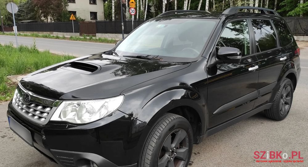 2011' Subaru Forester photo #2