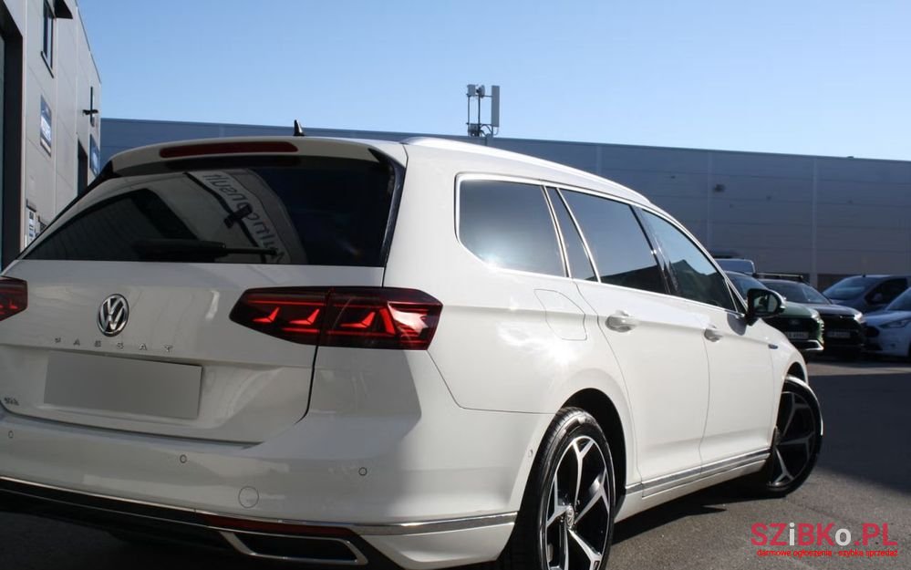 2020' Volkswagen Passat photo #6