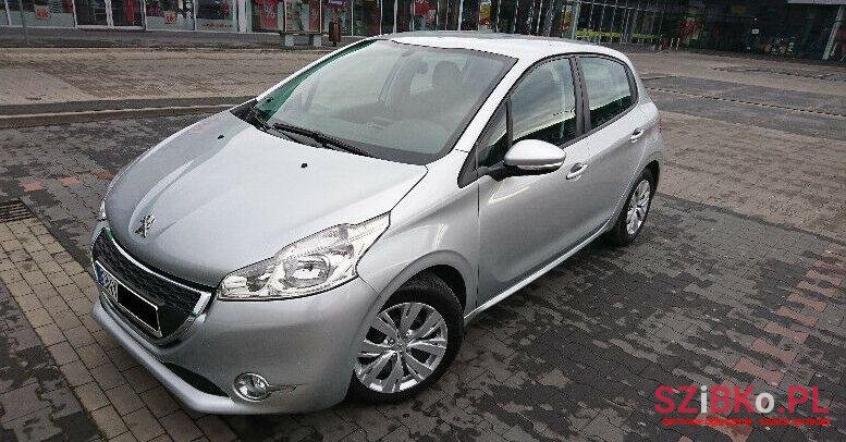 2012' Peugeot 208 photo #1