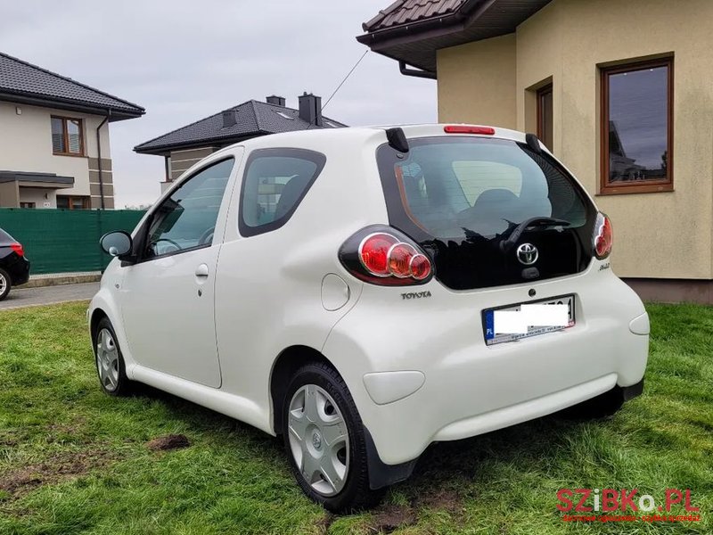 2011' Toyota Aygo photo #3