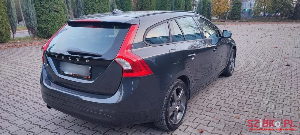 2013' Volvo V60 D2 Momentum photo #4