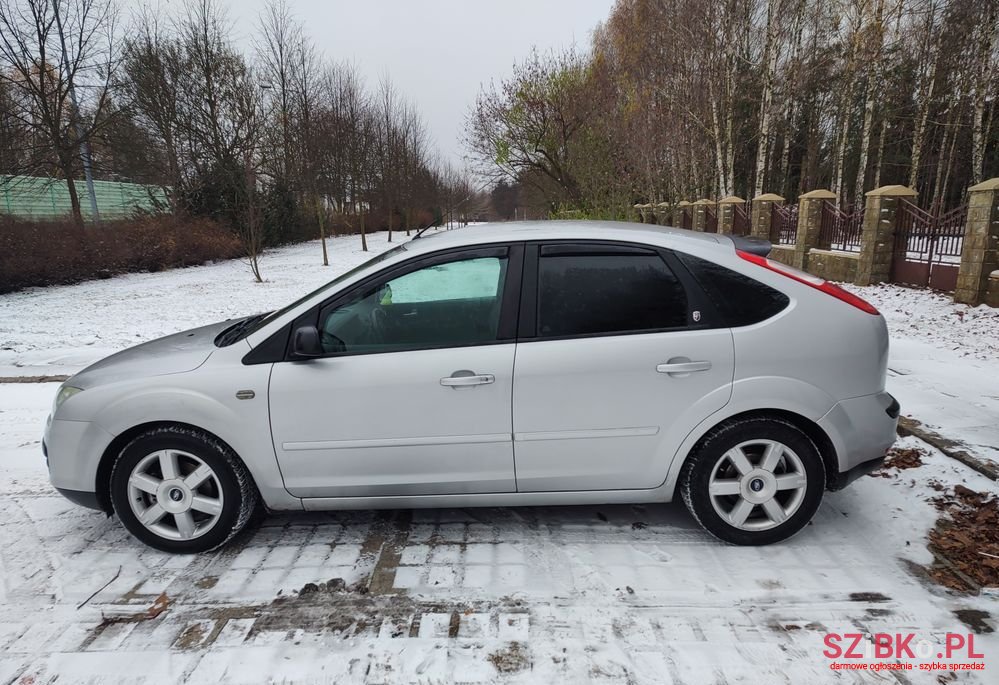 2005' Ford Focus 1.6 16V Ghia photo #1