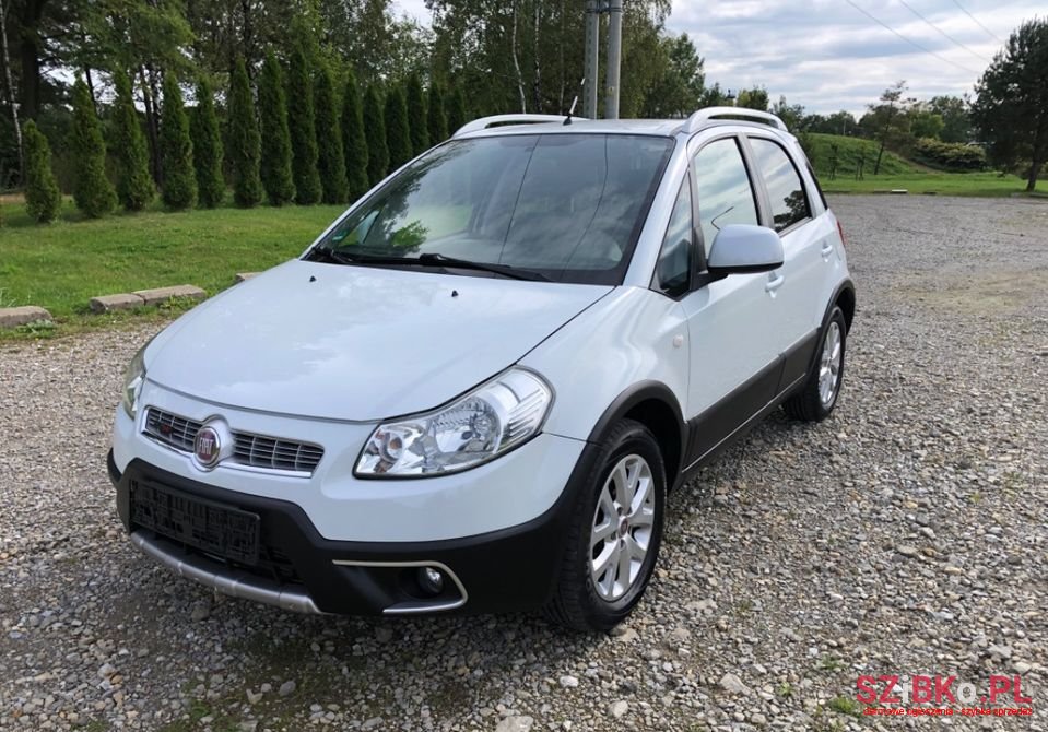 2010' Fiat Sedici photo #1