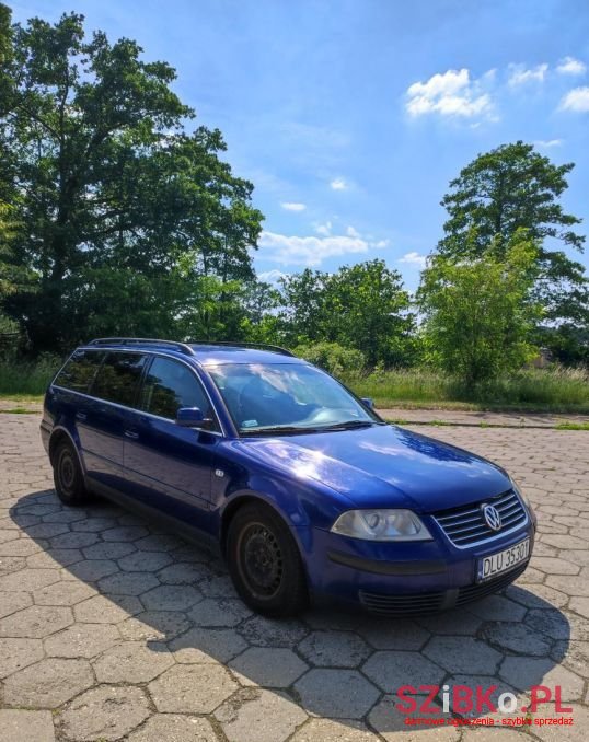 2001' Volkswagen Passat photo #3