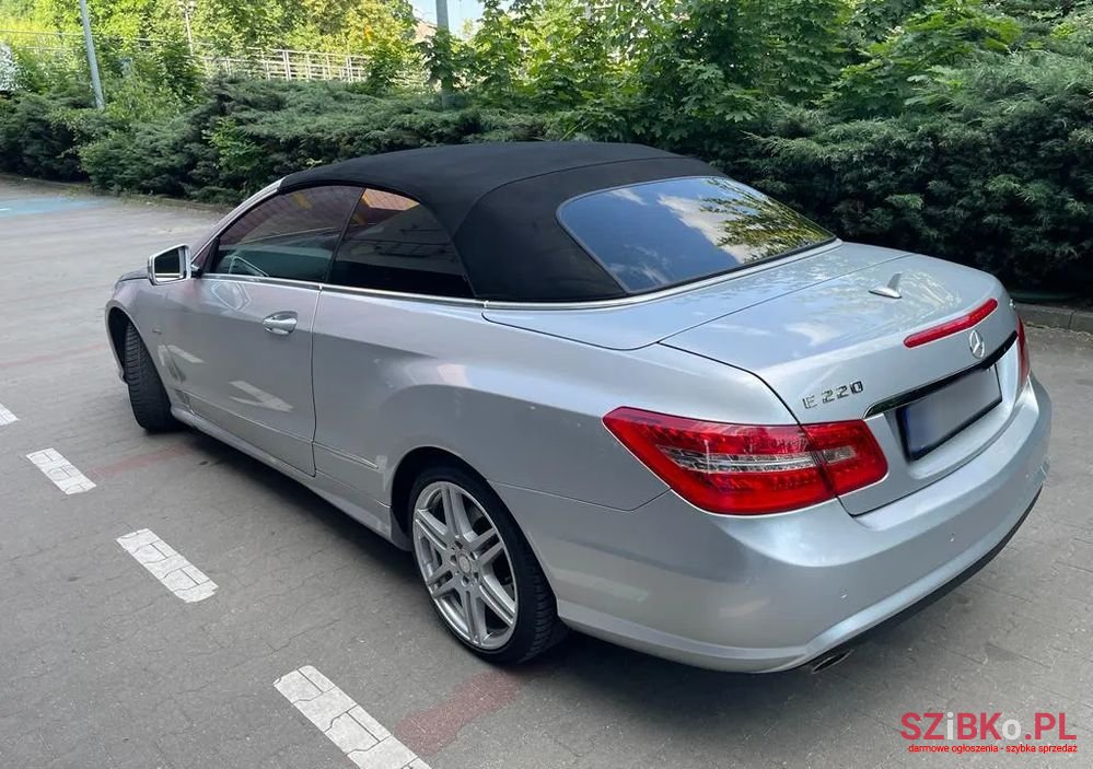 2011' Mercedes-Benz E-Class photo #6