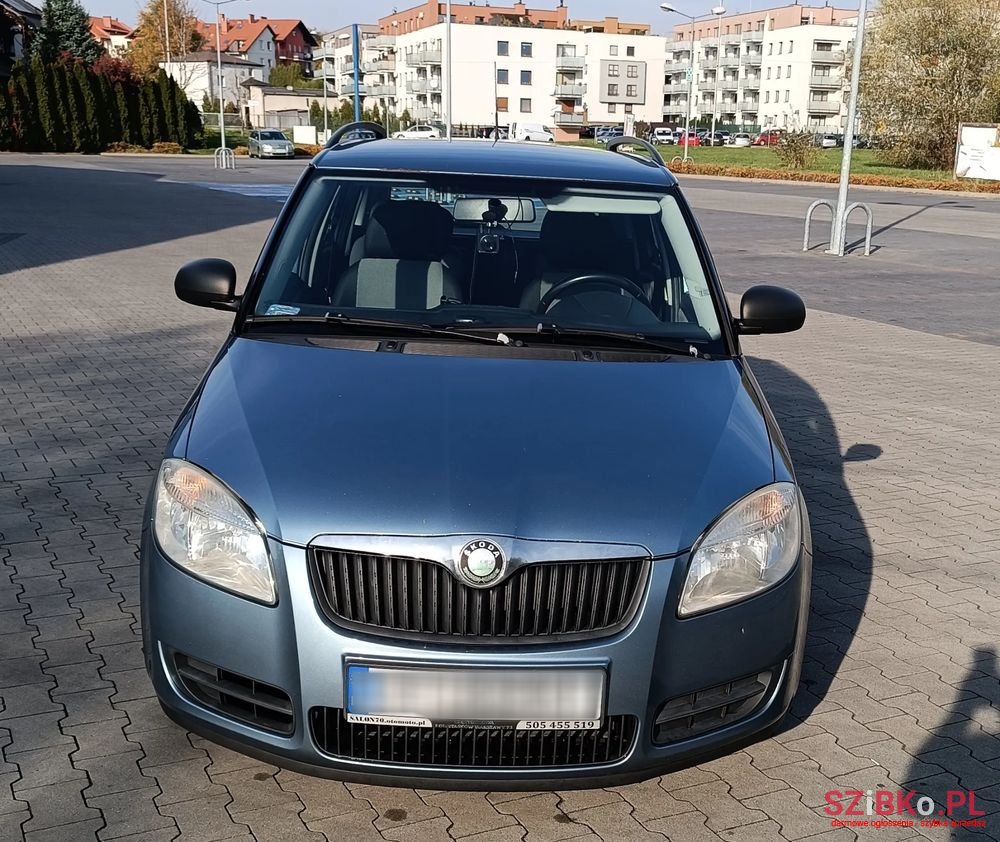 2009' Skoda Fabia Combi photo #3