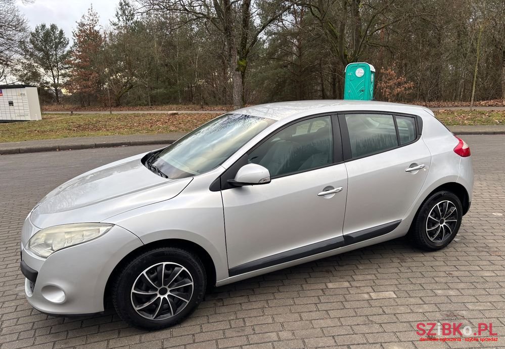 2010' Renault Megane photo #2