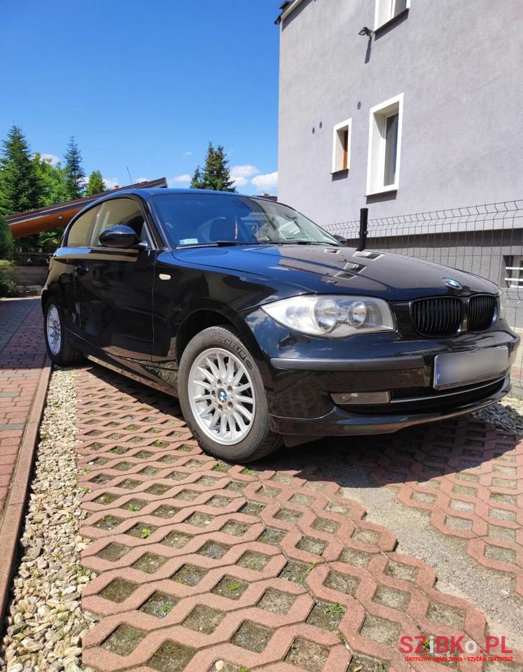 2007' BMW 1 Series 118D photo #2