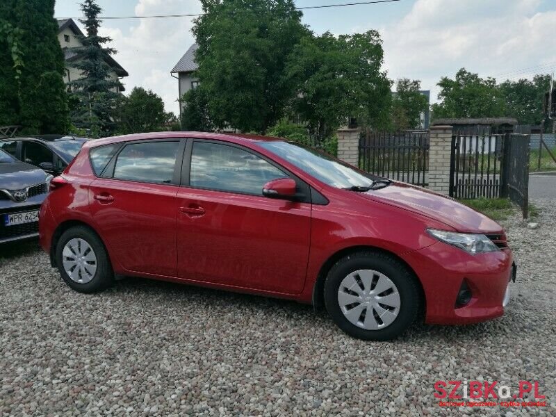 2013' Toyota Auris photo #1