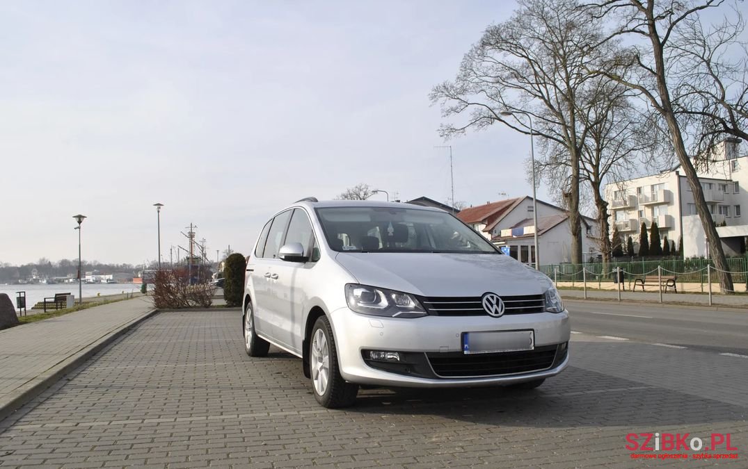 2013' Volkswagen Sharan photo #2