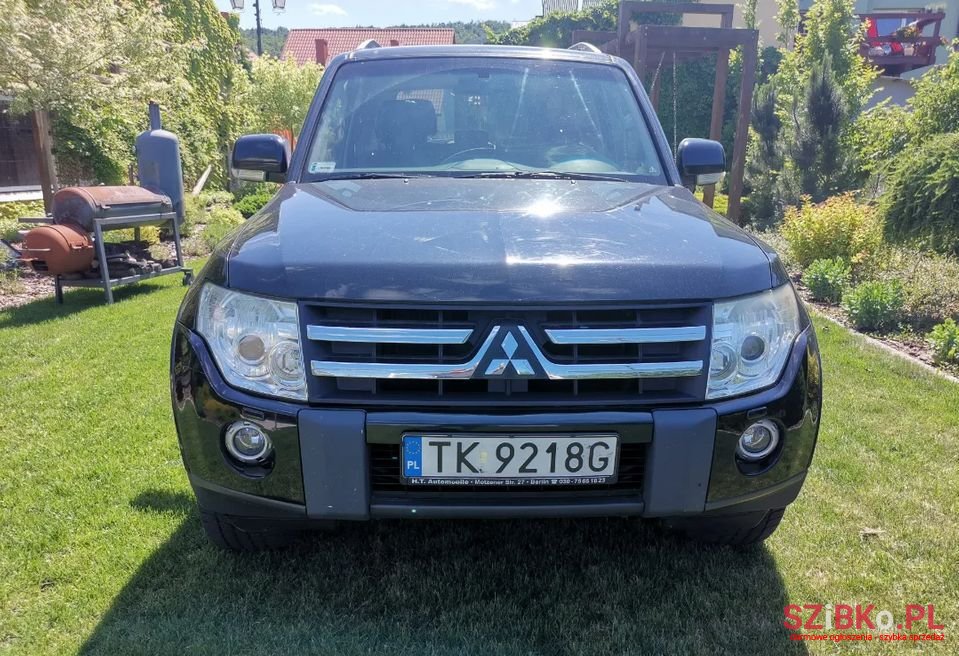 2007' Mitsubishi Pajero photo #2