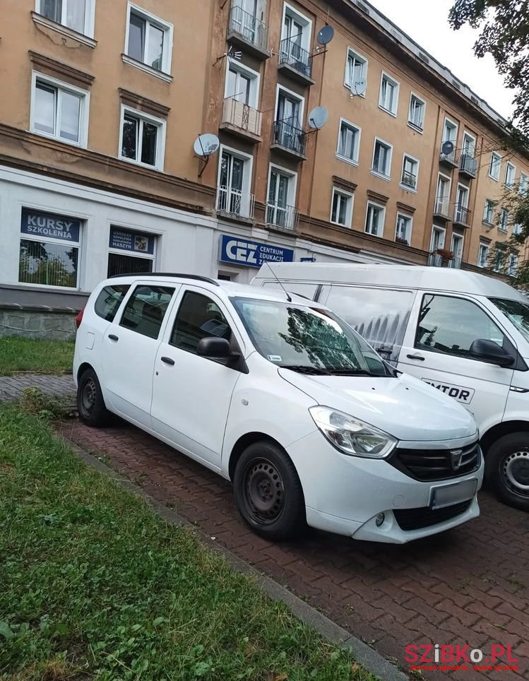 2013' Dacia Lodgy 1.6 Access photo #1