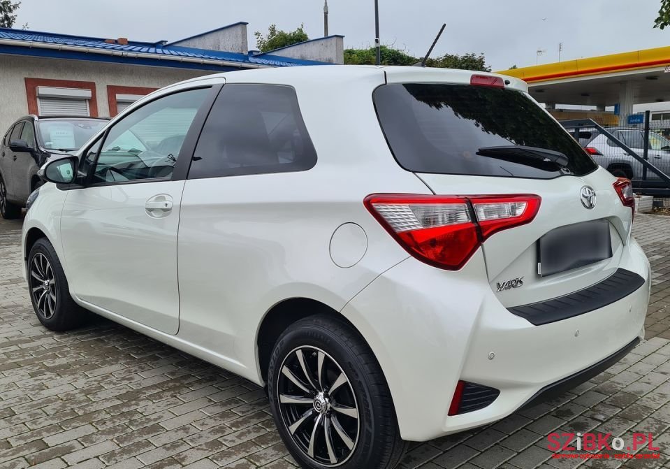 2017' Toyota Yaris photo #4