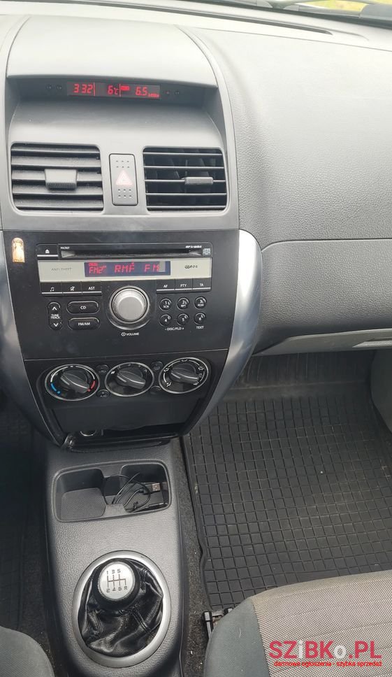 2009' Suzuki SX4 photo #1