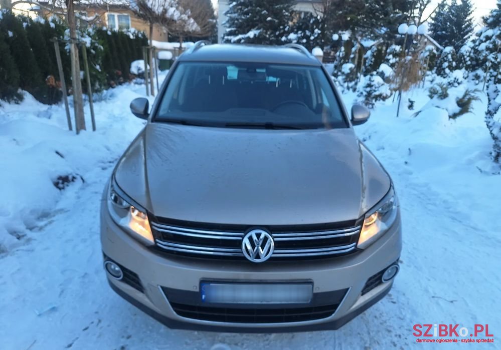 2011' Volkswagen Tiguan photo #1
