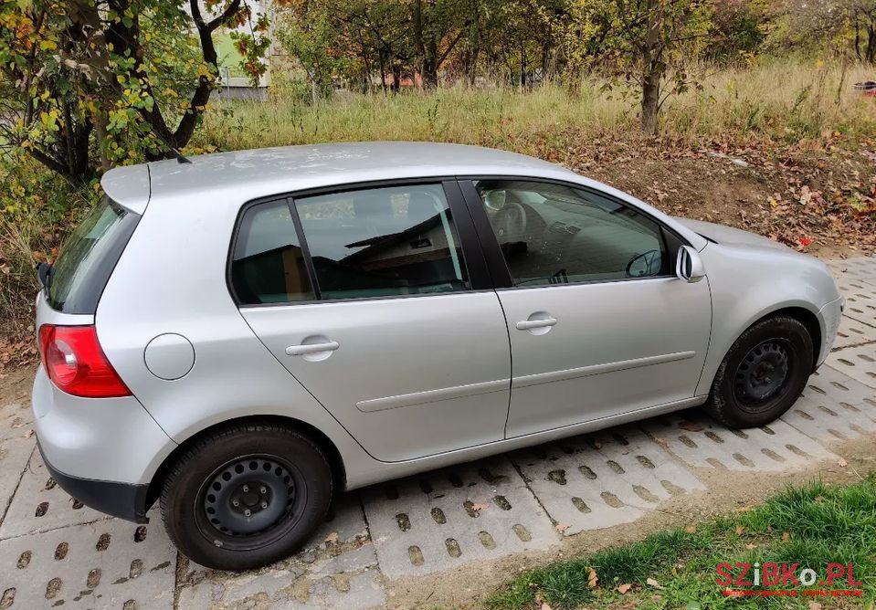 2005' Volkswagen Golf photo #2