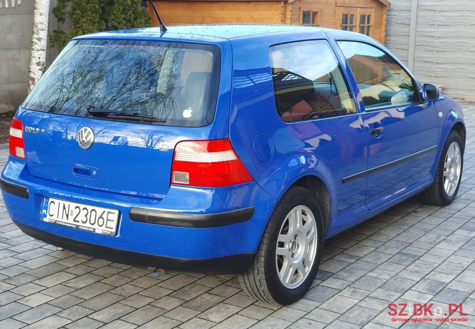 2002' Volkswagen Golf photo #4
