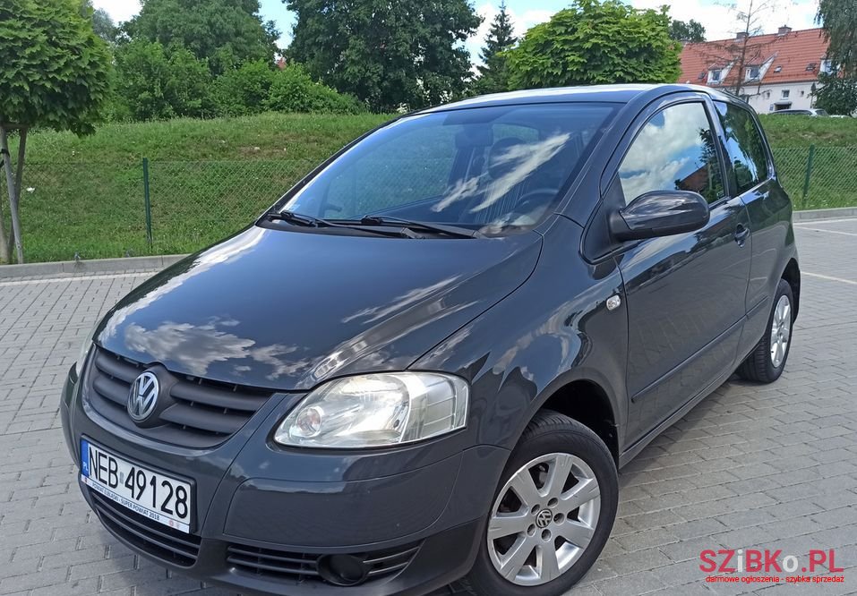 2005' Volkswagen Fox photo #4