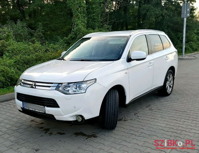 2015' Mitsubishi Outlander photo #3