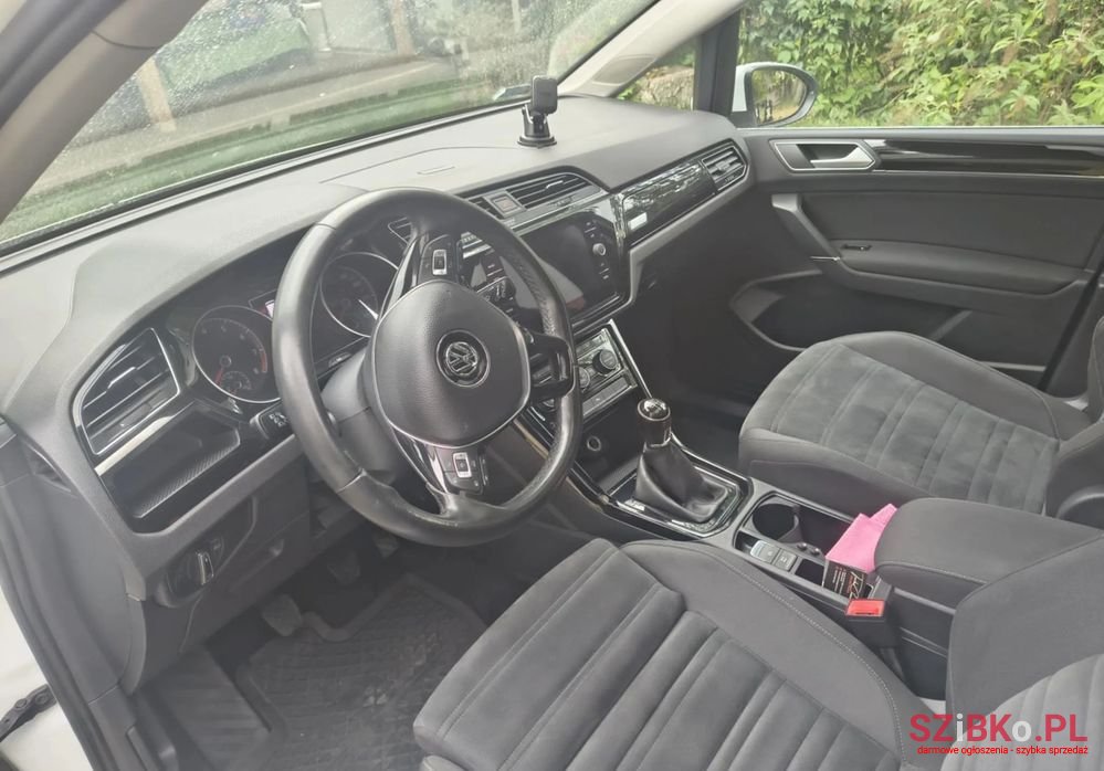 2017' Volkswagen Touran photo #4