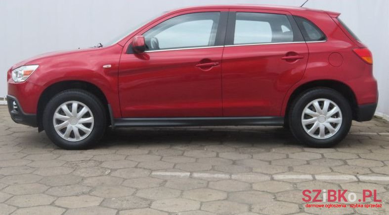 2011' Mitsubishi ASX photo #2