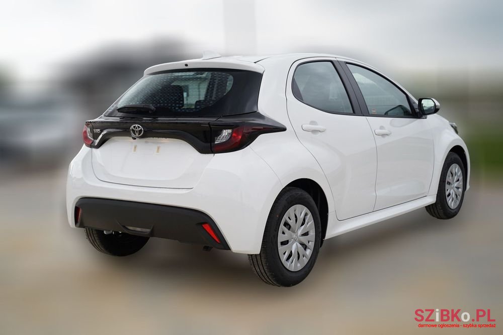 2024' Toyota Yaris 1.5 Active photo #3