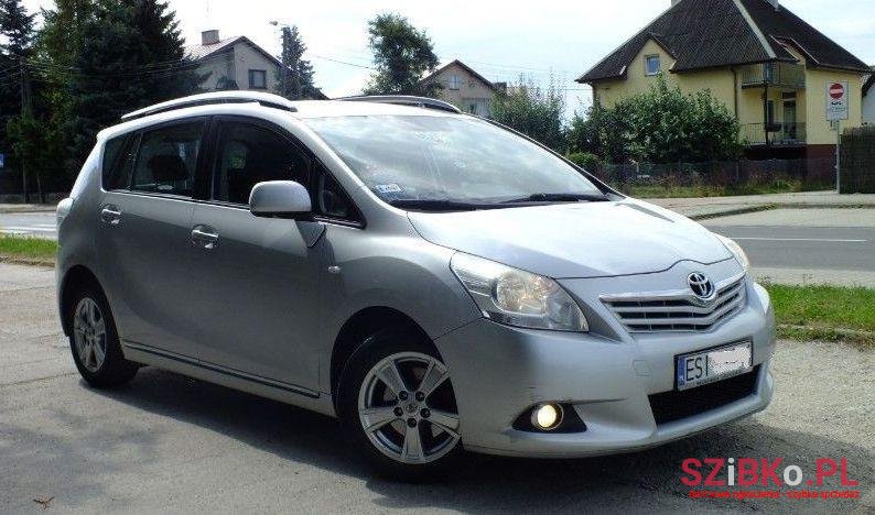 2009' Toyota Verso photo #1