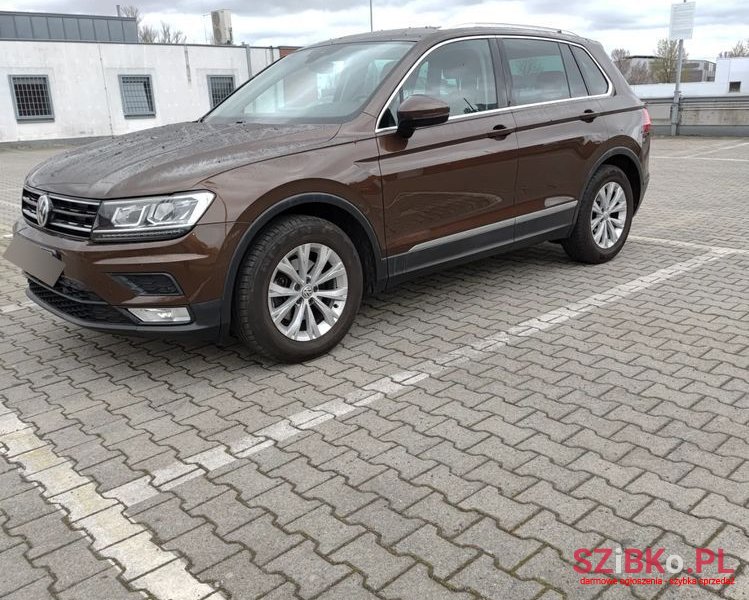 2016' Volkswagen Tiguan photo #4