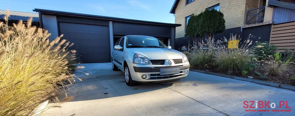 2001' Renault Clio photo #2